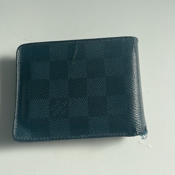 Mens Louis Vuitton wallet - Picture 3 of 4